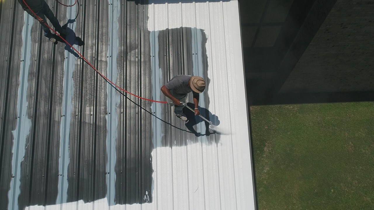 Applying protect roof coating