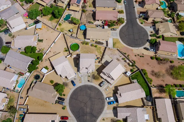 Aerial view of homes around residential cul-de-sacs